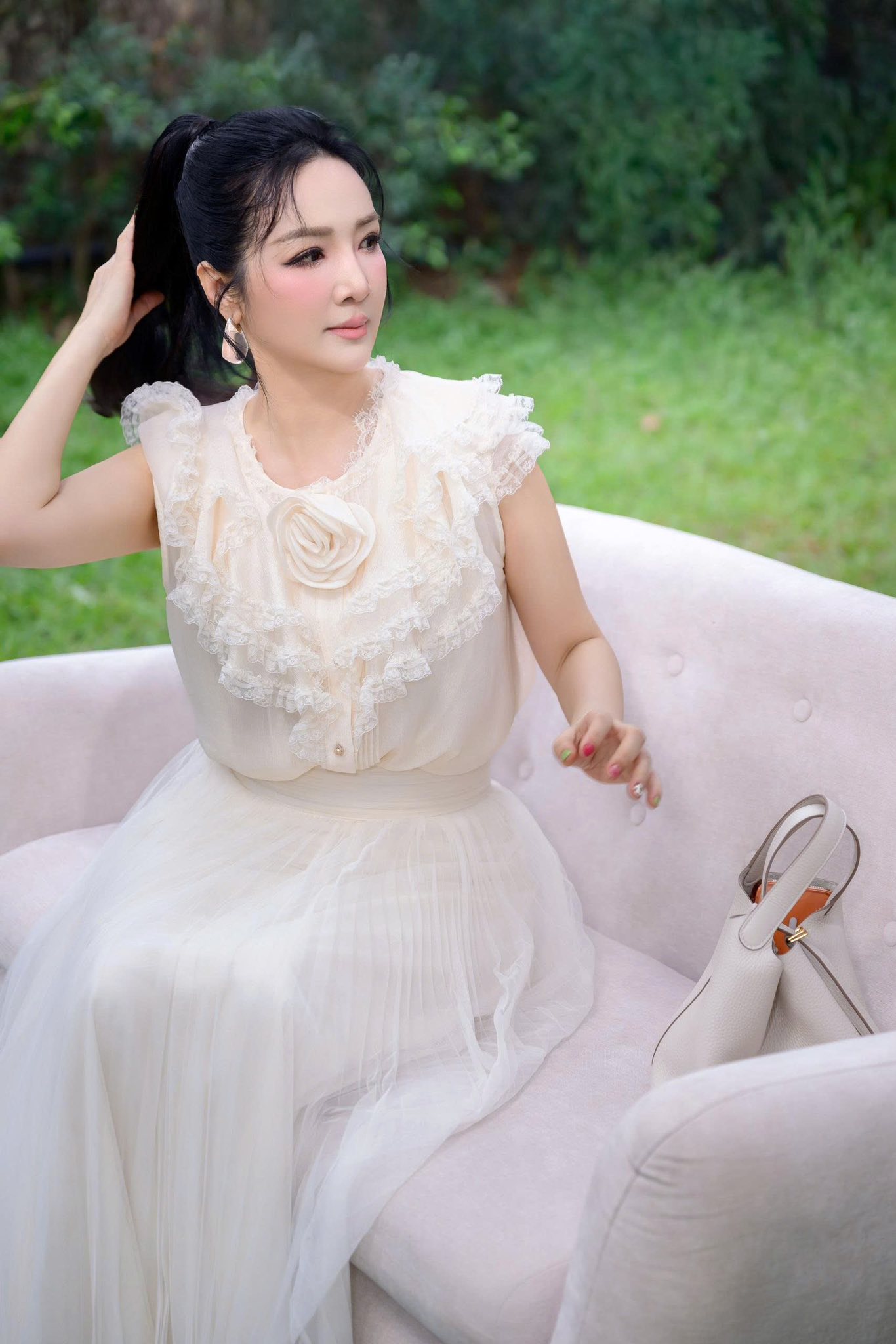 Gi&aacute;ng My tuổi u 60: Mẹ đơn th&acirc;n gi&agrave;u c&oacute; g&acirc;y ch&uacute; &yacute; với d&ograve;ng trạng th&aacute;i đặc biệt - Ảnh 1.