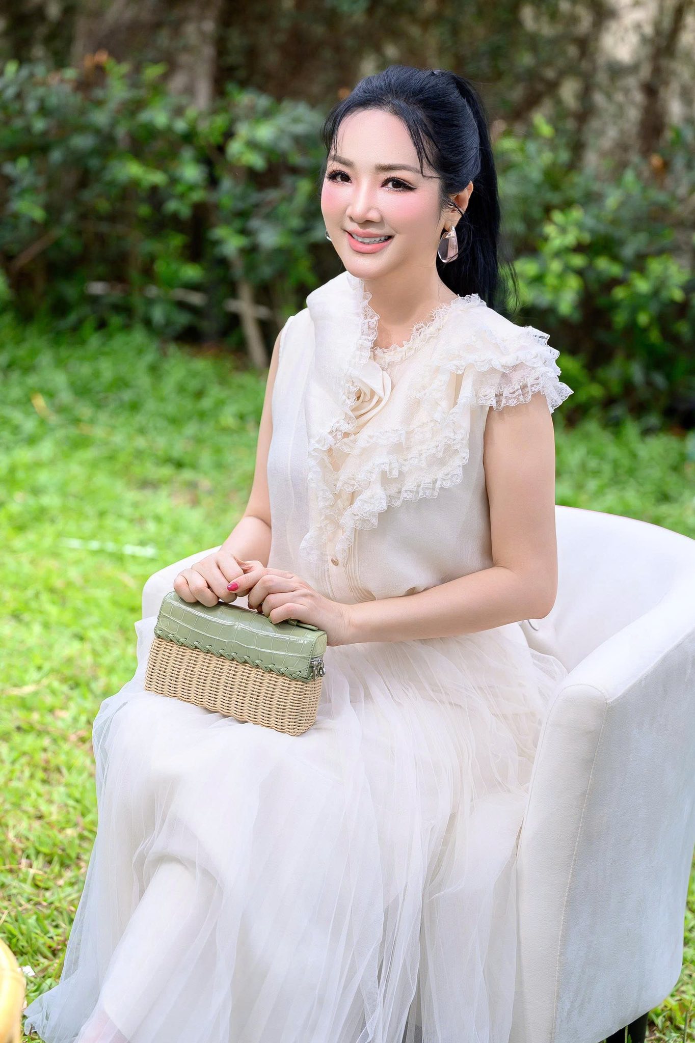 Gi&aacute;ng My tuổi u 60: Mẹ đơn th&acirc;n gi&agrave;u c&oacute; g&acirc;y ch&uacute; &yacute; với d&ograve;ng trạng th&aacute;i đặc biệt - Ảnh 2.