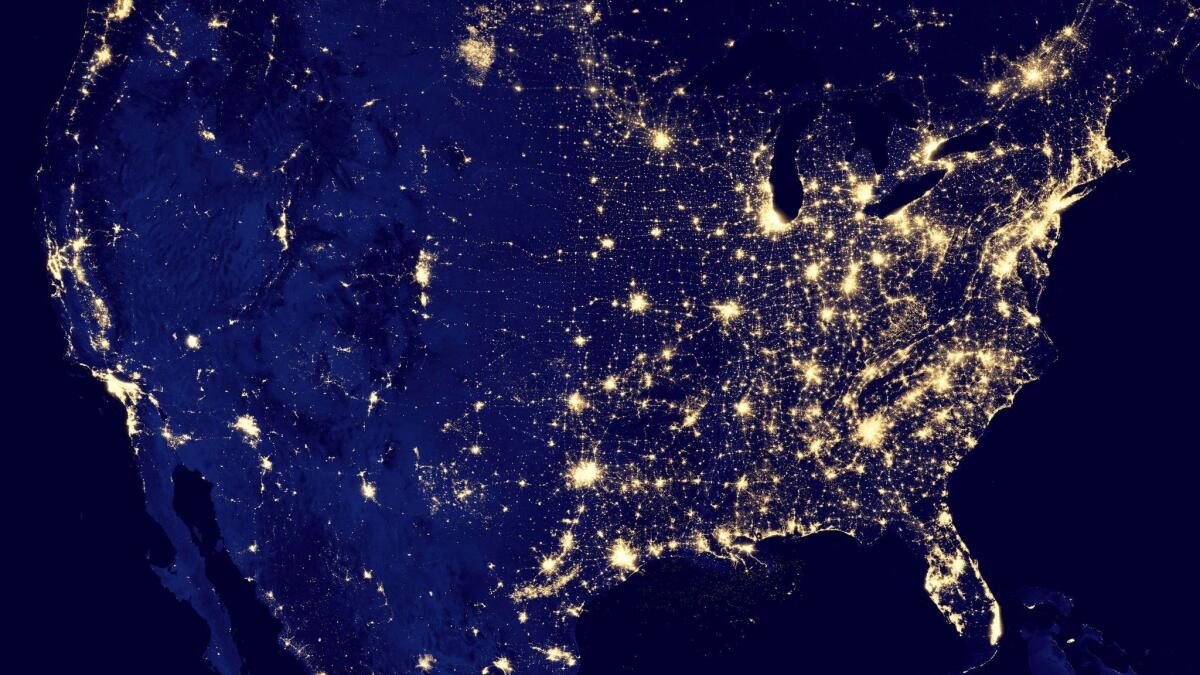NASA &acirc;m thầm quan s&aacute;t Tr&aacute;i đất v&agrave;o ban đ&ecirc;m, kết quả chỉ ra "nghịch l&yacute;" kh&ocirc;ng ngờ tới, đặc biệt ở ch&acirc;u &Acirc;u - Ảnh 2.