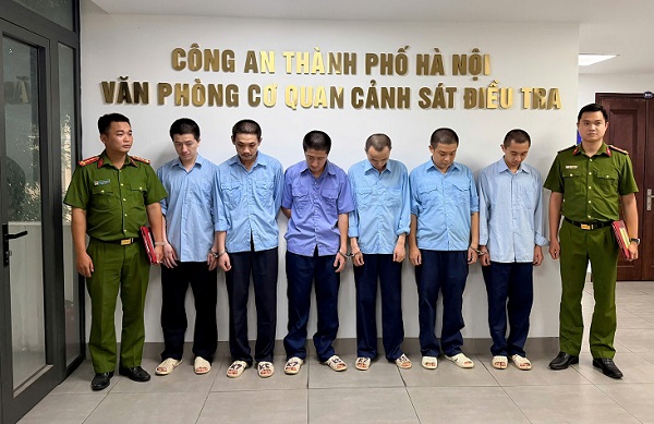 Tin s&aacute;ng 20/5: H&agrave;ng trăm hộ d&acirc;n phải sơ t&aacute;n do ngập lụt, h&agrave;ng chục ng&ocirc;i nh&agrave; tốc m&aacute;i do mưa d&ocirc;ng; H&agrave; Nội hỗ trợ tạm cư tới 15 triệu đồng/th&aacute;ng cho hộ d&acirc;n bị giải tỏa - Ảnh 3.