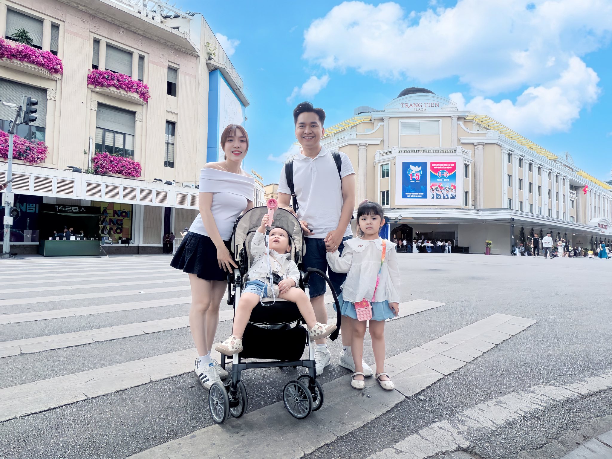 Khoảnh khắc đ&aacute;ng y&ecirc;u của con trai con g&aacute;i MC Hạnh Ph&uacute;c Trong dịp lễ 2026 - Ảnh 1.