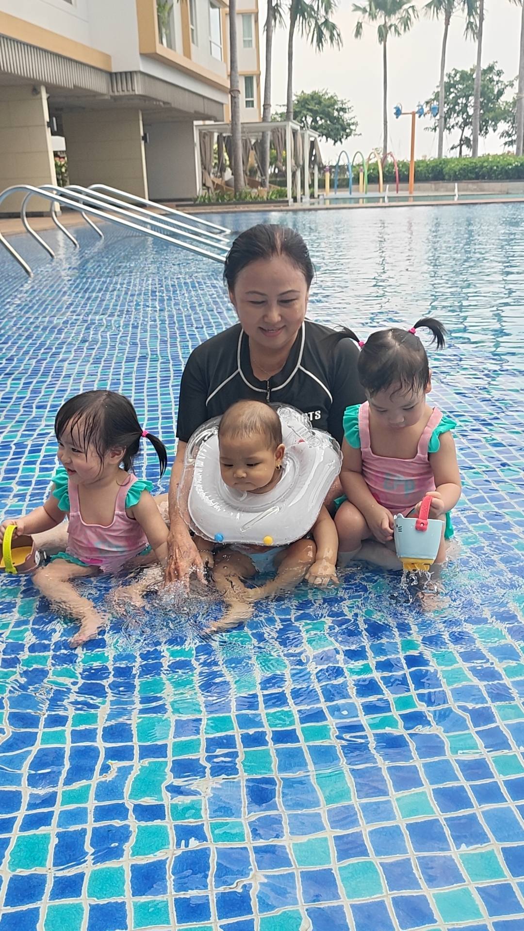 Mẹ chồng H'Hen Ni&ecirc; g&acirc;y ch&uacute; &yacute; với khoảnh khắc b&ecirc;n ch&aacute;u nội - Ảnh 1.