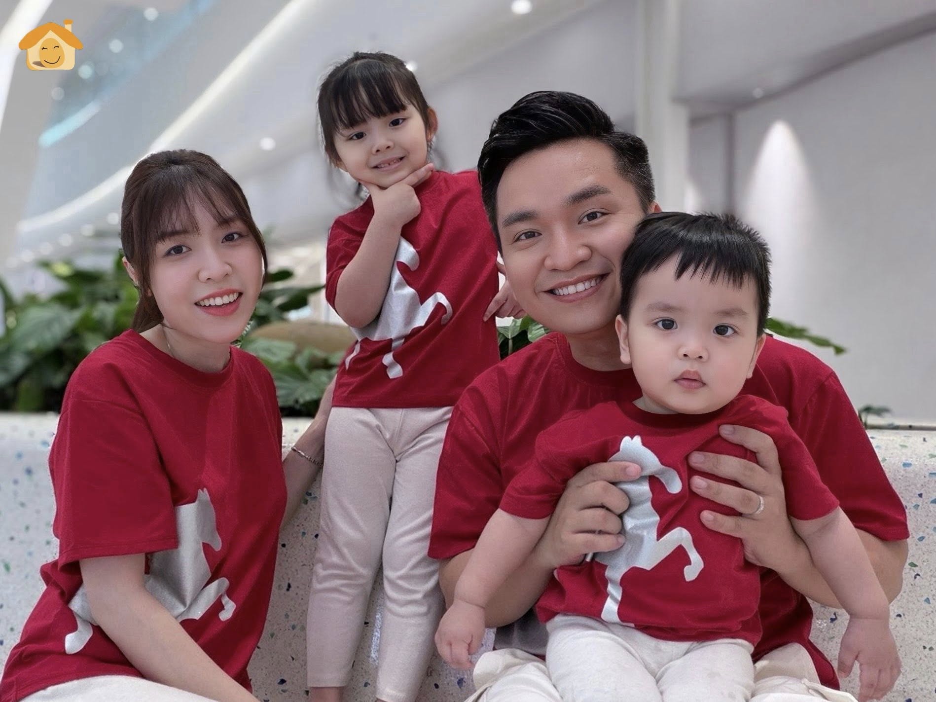 Khoảnh khắc đ&aacute;ng y&ecirc;u của con trai con g&aacute;i MC Hạnh Ph&uacute;c Trong dịp lễ 2026 - Ảnh 8.