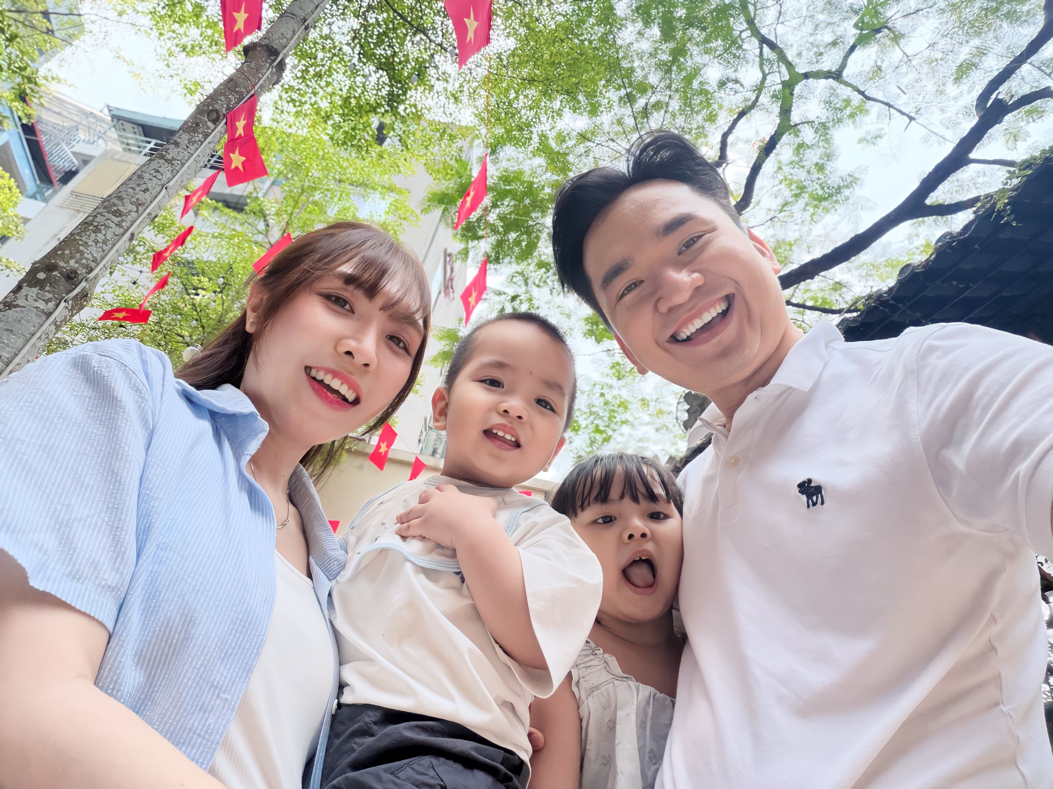 Khoảnh khắc đ&aacute;ng y&ecirc;u của con trai con g&aacute;i MC Hạnh Ph&uacute;c Trong dịp lễ 2026 - Ảnh 2.