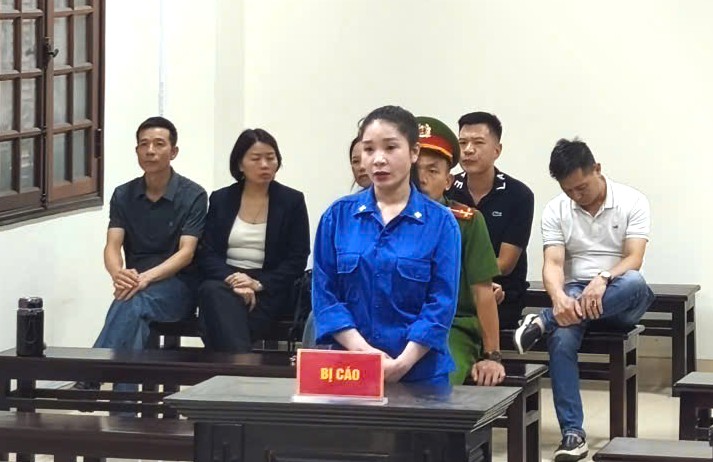 Sau 2 lần x&eacute;t xử, người phụ nữ vận chuyển 4kg v&agrave;ng qua bi&ecirc;n giới bị phạt 4 năm t&ugrave; - Ảnh 1.