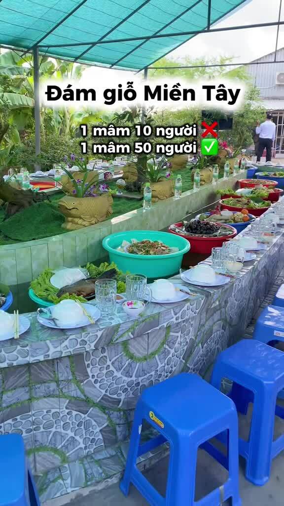 Độc đáo cách đãi khách ăn giỗ bằng băng chuyền nước miền Tây , thu hút 15 triệu lượt xem - Ảnh 2. Độc đáo cách đãi khách ăn giỗ bằng băng chuyền nước miền Tây , thu hút 15 triệu lượt xem - Ảnh 2.