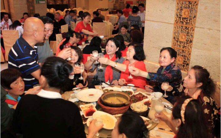 Họp lớp sau 20 năm, t&ocirc;i kh&ocirc;ng c&ograve;n ghen tỵ với bạn b&egrave; gi&agrave;u c&oacute; v&igrave; 3 sự thật cay đắng
