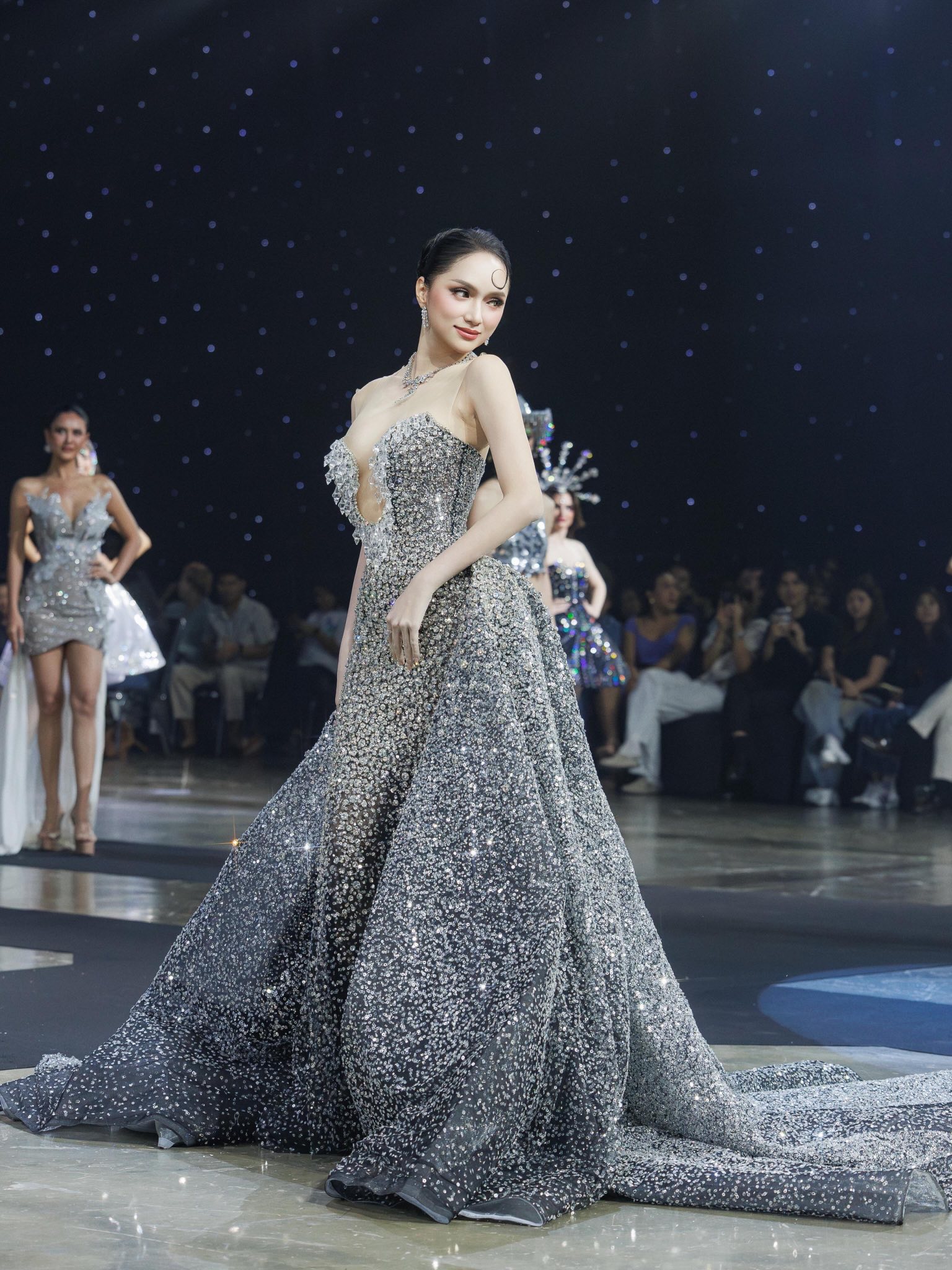 Hoa hậu Hương Giang tỏa s&aacute;ng với thần th&aacute;i v&agrave; kỹ năng catwalk tại MGI All Stars 2026 - Ảnh 3.