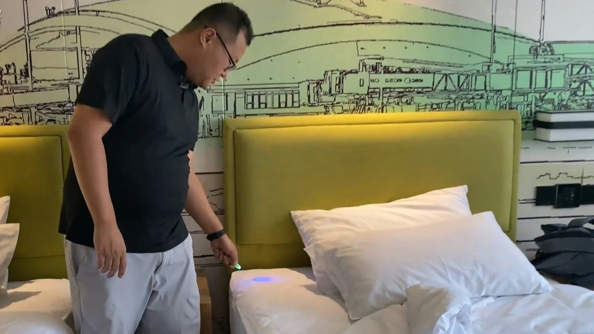 Ph&aacute;t hiện h&agrave;ng loạt kh&aacute;ch sạn nổi tiếng kh&ocirc;ng được thay ga giường, vỏ chăn gối, khăn tắm v&agrave; cốc nước sau mỗi lượt kh&aacute;ch - Ảnh 3.