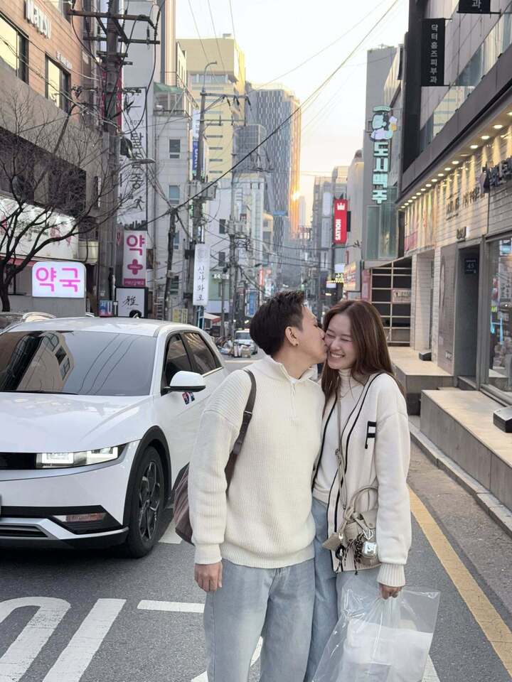 B&agrave; x&atilde; của sao nam Vbiz: Nh&atilde; Phương 3 con vẫn quyến rũ, Hari Won đẹp &lsquo;kh&ocirc;ng tuổi&rsquo; - Ảnh 6.