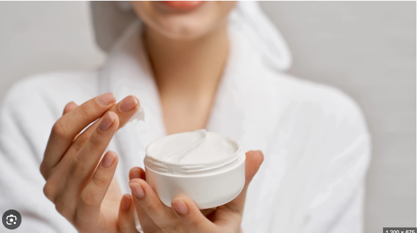 Quy tắc "vàng" khi chọn kem dưỡng ẩm để da ngậm nước, mọng mượt - Ảnh 1. Quy tắc "vàng" khi chọn kem dưỡng ẩm để da ngậm nước, mọng mượt - Ảnh 1.