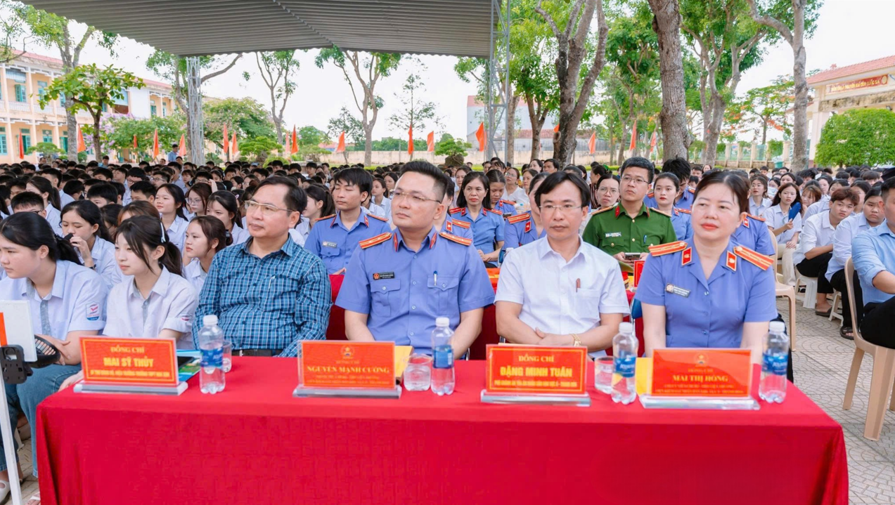 Học luật bằng 'phi&ecirc;n t&ograve;a giả định': C&aacute;ch tiếp cận mới khiến học sinh h&agrave;o hứng - Ảnh 1.