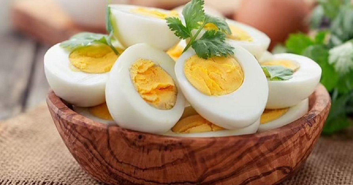 Mùa hè nên ăn trứng thế nào để không tăng cholesterol? Chuyên gia khuyến cáo cách ăn an toàn nhất - Ảnh 2.