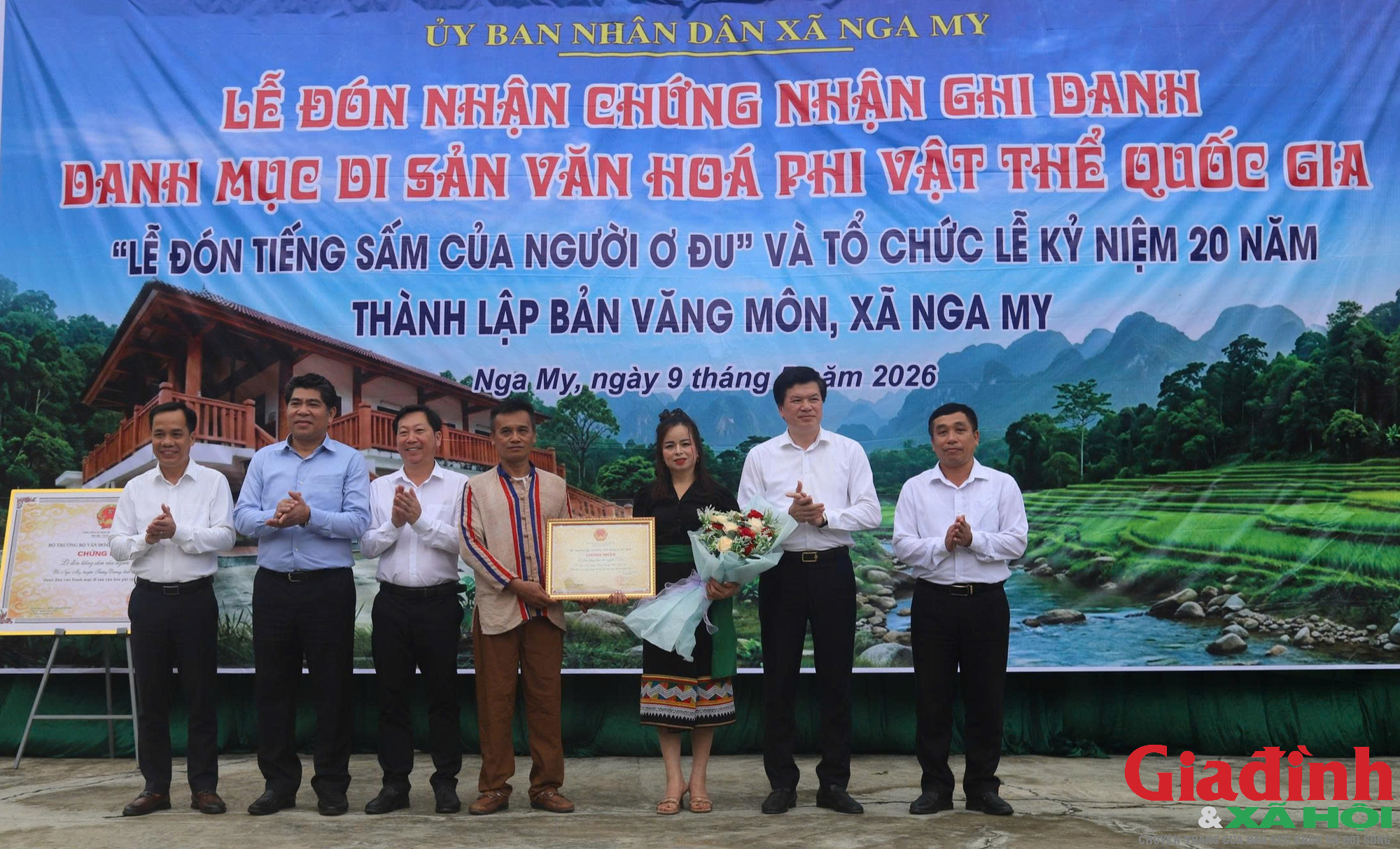 Độc đ&aacute;o tục rửa trứng g&agrave; ở suối thi&ecirc;ng của người Ơ Đu - Ảnh 4.
