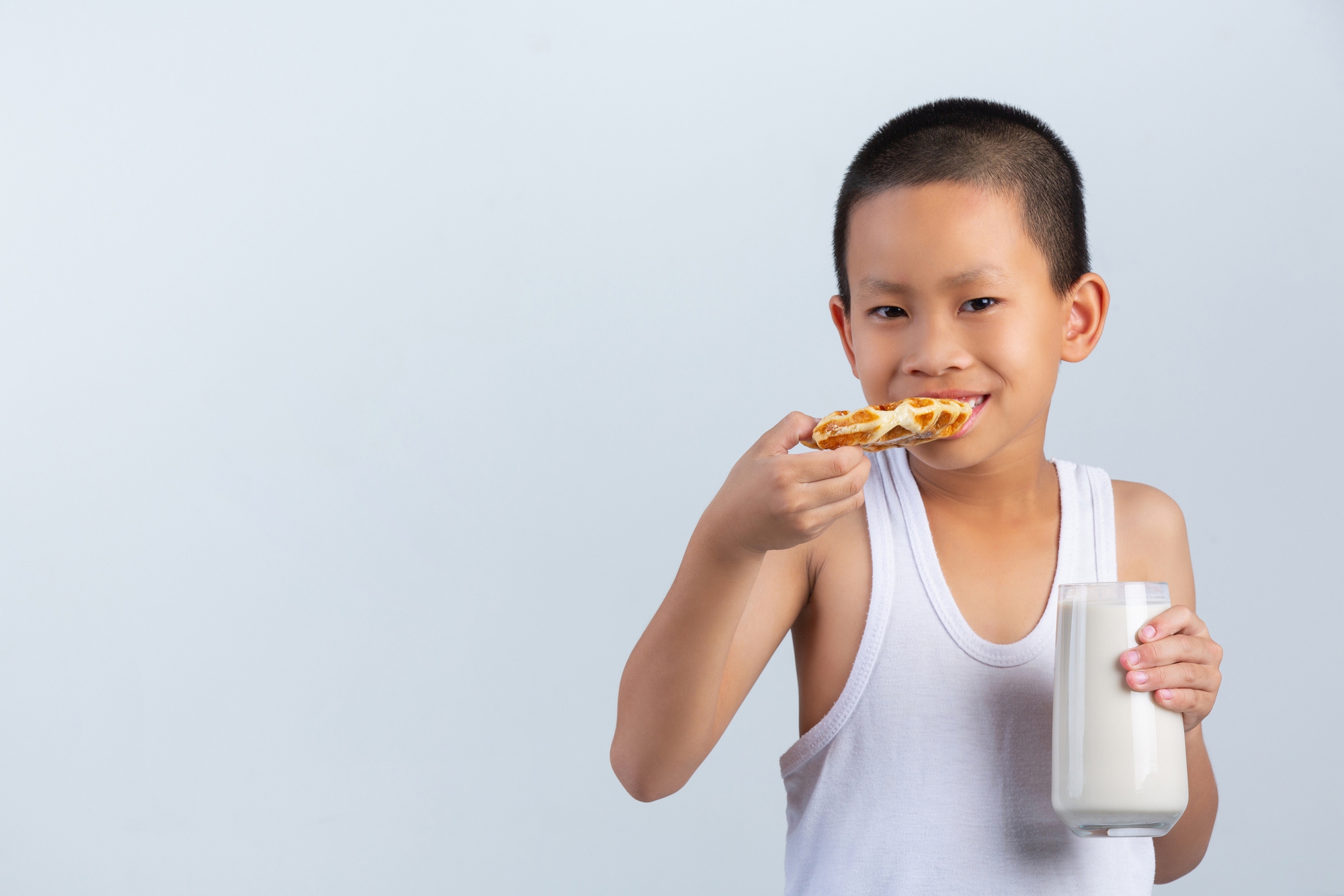 Bữa s&aacute;ng l&agrave;nh mạnh: 'Ch&igrave;a kh&oacute;a v&agrave;ng' cho sức khỏe v&agrave; tr&iacute; tuệ của học sinh- Ảnh 2.