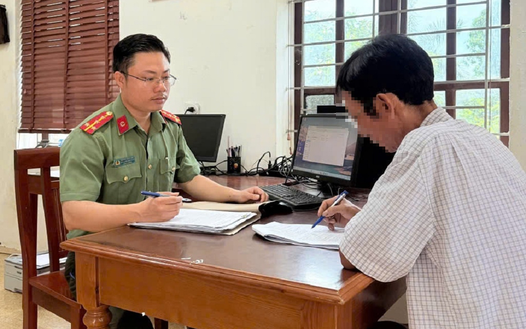 Hà Nội: Phát hiện Công ty TNHH Nhật Phương Linh công khai kinh doanh hàng ngàn sản phẩm thời trang có dấu hiệu giả mạo - Ảnh 6. Hà Nội: Phát hiện Công ty TNHH Nhật Phương Linh công khai kinh doanh hàng ngàn sản phẩm thời trang có dấu hiệu giả mạo - Ảnh 6.