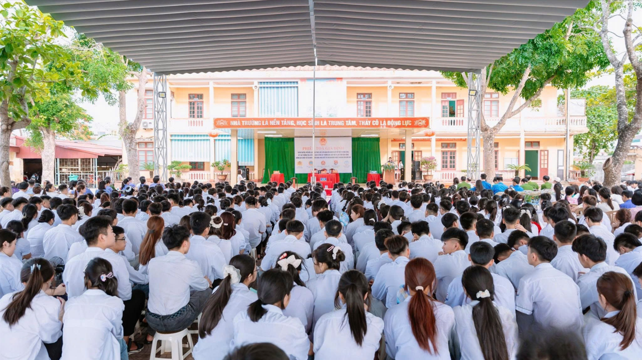 Học luật bằng 'phi&ecirc;n t&ograve;a giả định': C&aacute;ch tiếp cận mới khiến học sinh h&agrave;o hứng - Ảnh 5.