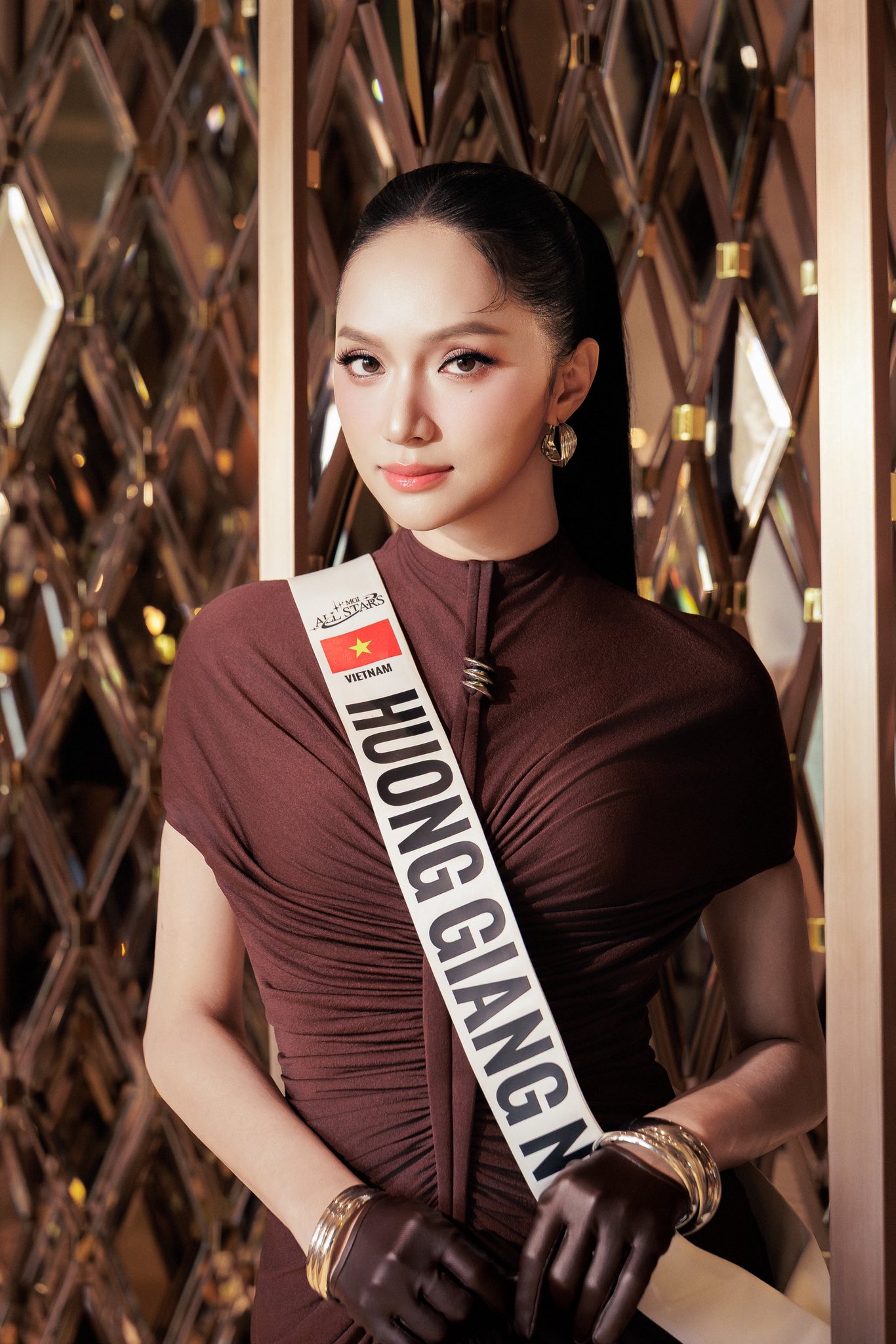 Hoa hậu Jennifer Phạm l&atilde;ng mạn b&ecirc;n chồng doanh nh&acirc;n v&agrave; tin vui từ Saka Trương Tuyền - Ảnh 3.