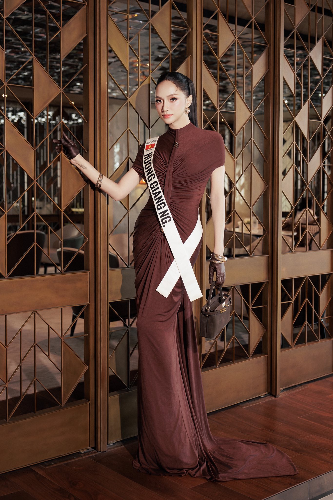 Hoa hậu Jennifer Phạm l&atilde;ng mạn b&ecirc;n chồng doanh nh&acirc;n v&agrave; tin vui từ Saka Trương Tuyền - Ảnh 4.