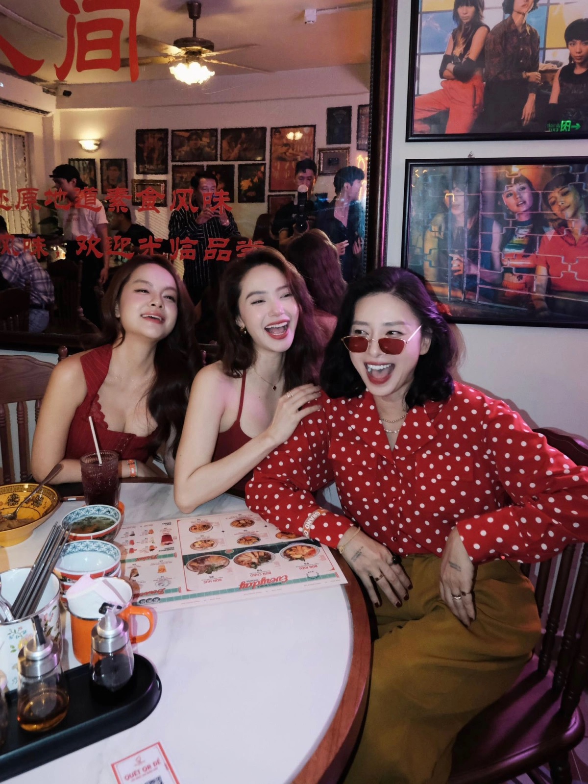 Hoa hậu Jennifer Phạm l&atilde;ng mạn b&ecirc;n chồng doanh nh&acirc;n v&agrave; tin vui từ Saka Trương Tuyền - Ảnh 9.