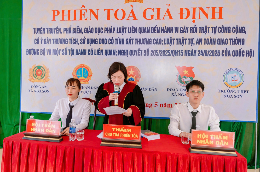 Học luật bằng 'phi&ecirc;n t&ograve;a giả định': C&aacute;ch tiếp cận mới khiến học sinh h&agrave;o hứng - Ảnh 4.