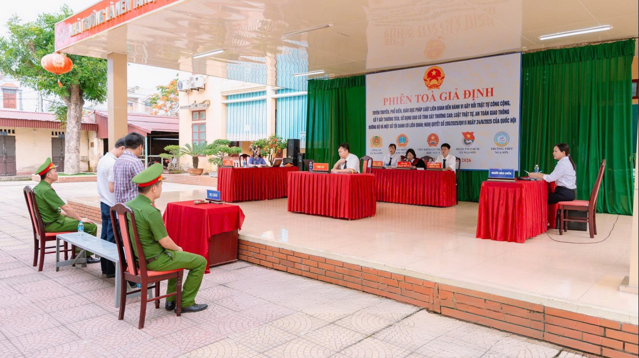 Học luật bằng 'phi&ecirc;n t&ograve;a giả định': C&aacute;ch tiếp cận mới khiến học sinh h&agrave;o hứng - Ảnh 2.