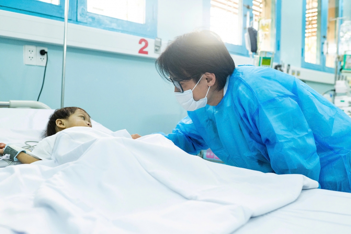 H&agrave; Anh Tuấn hỗ trợ b&eacute; g&aacute;i 2 tuổi mồ c&ocirc;i mẹ được gh&eacute;p gan th&agrave;nh c&ocirc;ng v&agrave; h&agrave;nh tr&igrave;nh l&agrave;m thiện nguyện bền bỉ khiến nhiều người ngưỡng mộ - Ảnh 1.