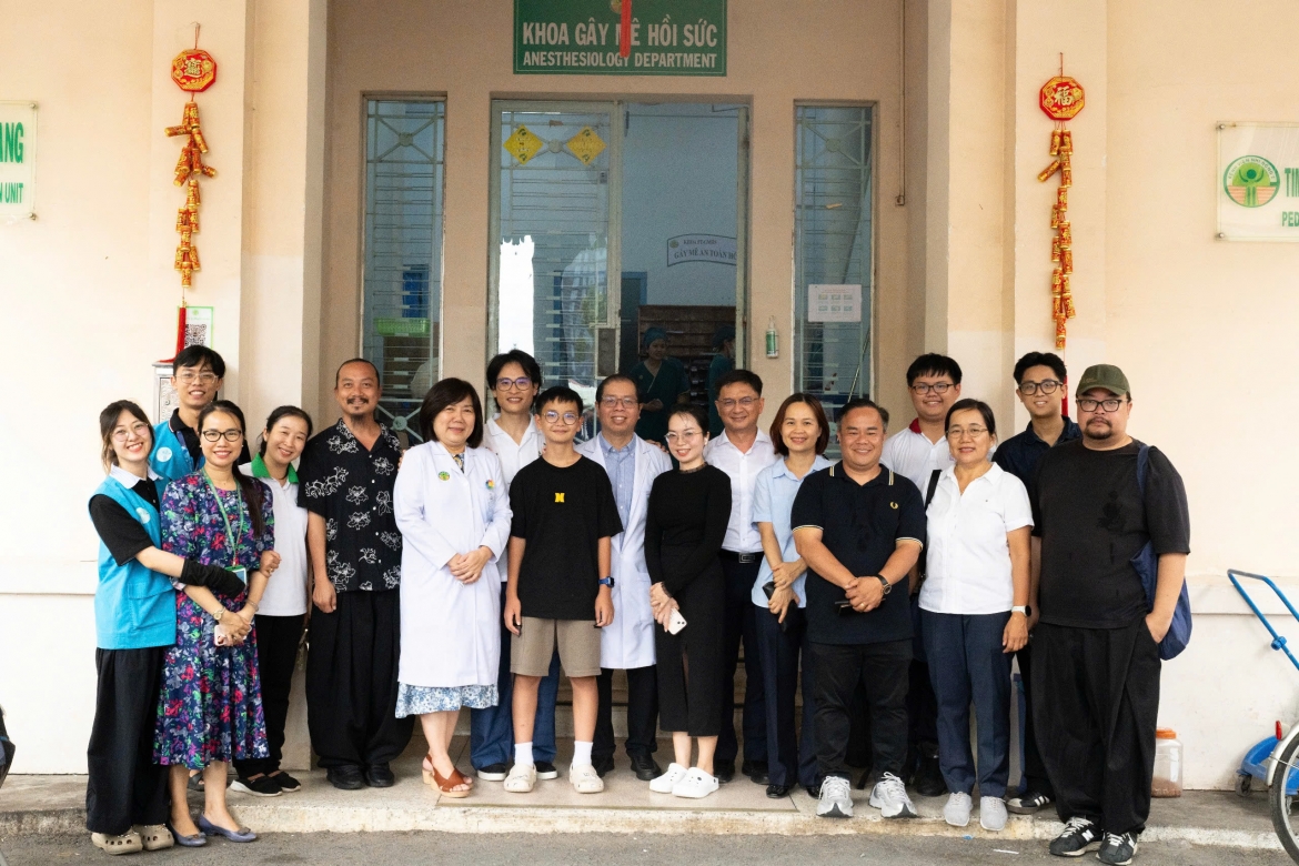 H&agrave; Anh Tuấn hỗ trợ b&eacute; g&aacute;i 2 tuổi mồ c&ocirc;i mẹ được gh&eacute;p gan th&agrave;nh c&ocirc;ng v&agrave; h&agrave;nh tr&igrave;nh l&agrave;m thiện nguyện bền bỉ khiến nhiều người ngưỡng mộ - Ảnh 2.