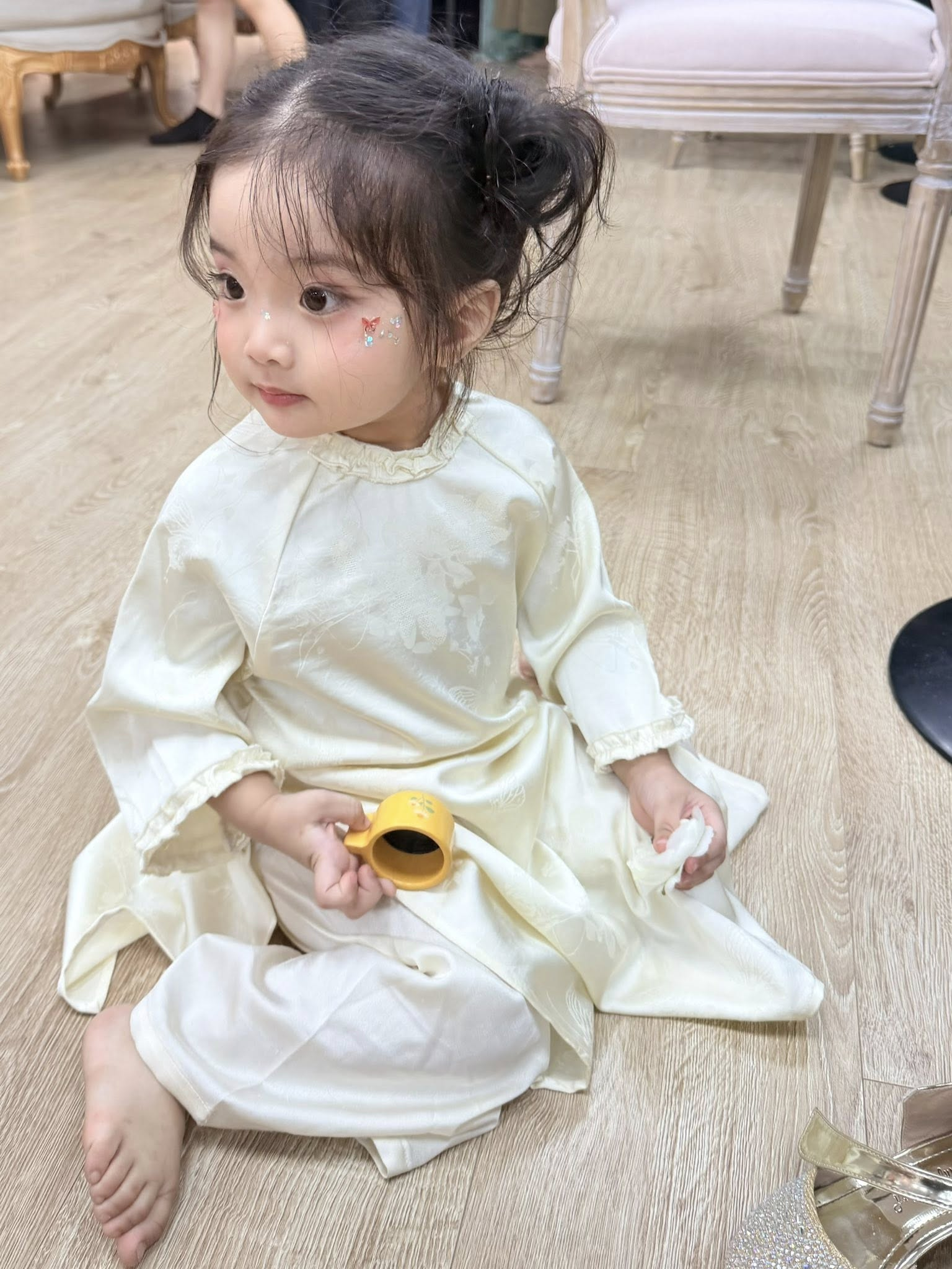 Lisa - con g&aacute;i &uacute;t Kh&aacute;nh Thi v&agrave; Phan Hiển đẹp như c&ocirc;ng ch&uacute;a , ' đ&aacute;nh bại AI ' 2026 - Ảnh 3.