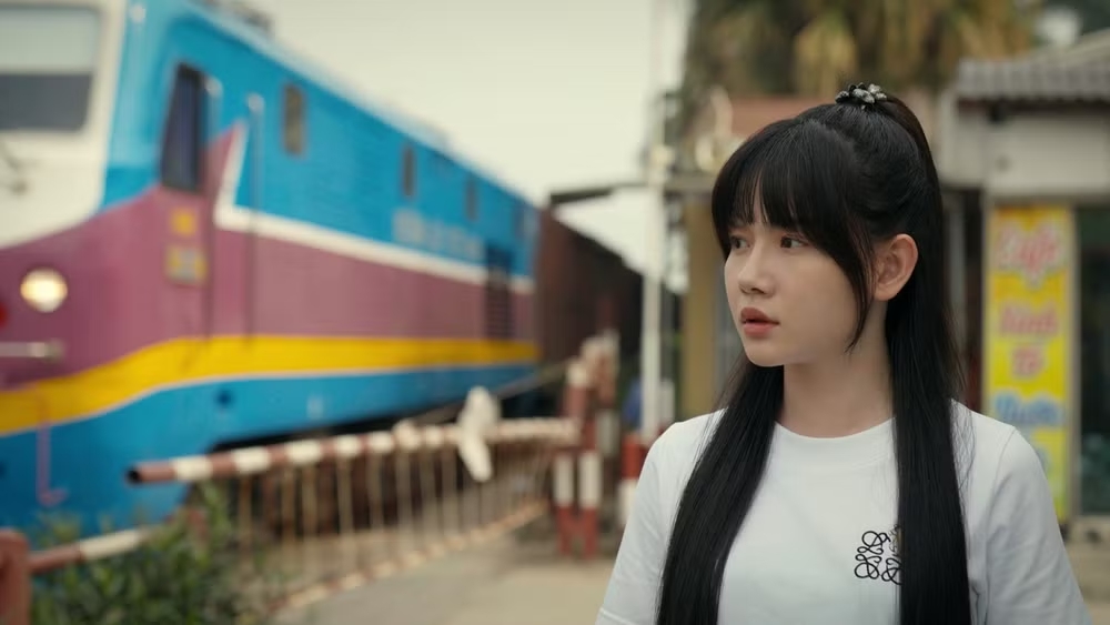 Ali Thục Phương tỏa s&aacute;ng trong Bộ phim Ph&iacute;a b&ecirc;n kia th&agrave;nh phố tr&ecirc;n VTV1 - Ảnh 4.
