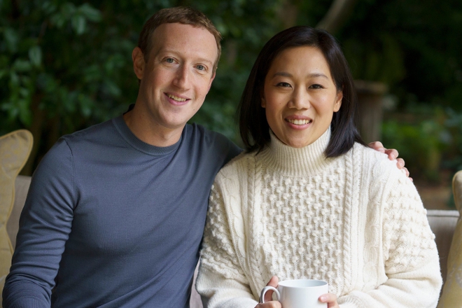 Hôn nhân hạnh phúc hơn 2 thập kỷ của tỷ phú Facebook cùng vợ 'bình thường': Bí quyết duy nhất ở thứ tưởng như đơn giản - Ảnh 2. Hôn nhân hạnh phúc hơn 2 thập kỷ của tỷ phú Facebook cùng vợ 'bình thường': Bí quyết duy nhất ở thứ tưởng như đơn giản - Ảnh 2.