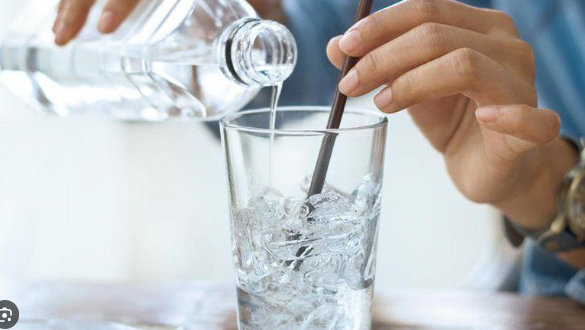 Đang đi nắng về, thấy th&egrave;m nước lạnh đến mấy cũng phải 'nhịn' v&igrave; l&yacute; do n&agrave;y kẻo rước họa v&agrave;o th&acirc;n - Ảnh 3.