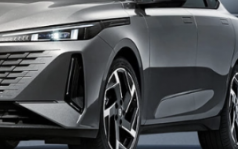Sedan hybrid hạng C giá 348 triệu: Sang trọng, tiết kiệm xăng hơn Mazda3, Civic