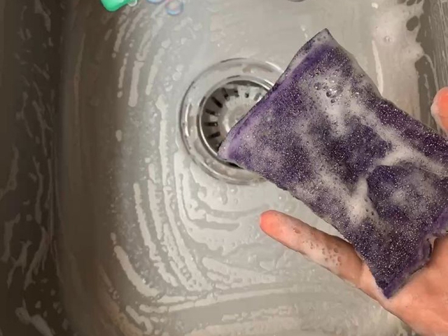 8 Vật dụng trong nhà bẩn hơn cả bồn cầu mà bạn không hề biết - Ảnh 3. 8 Vật dụng trong nhà bẩn hơn cả bồn cầu mà bạn không hề biết - Ảnh 3.