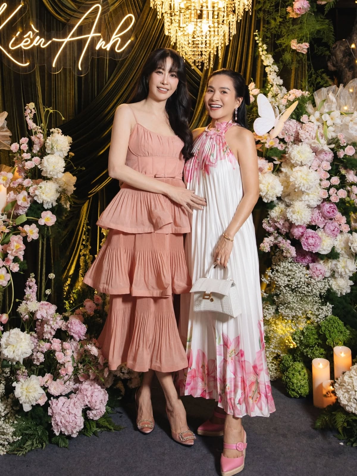 H&agrave; Kiều Anh đ&oacute;n sinh nhật 50 tuổi rực rỡ b&ecirc;n con trai v&agrave; con g&aacute;i - Ảnh 3.