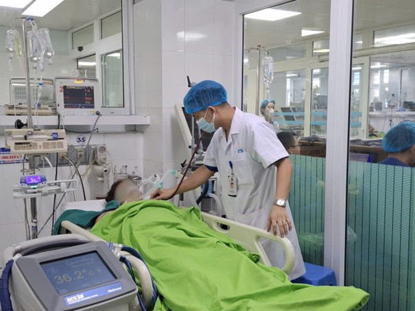 Li&ecirc;n tiếp nhập viện v&igrave; sốc nhiệt: H&ocirc;n m&ecirc; s&acirc;u, suy đa tạng sau khi l&agrave;m việc ngo&agrave;i trời nắng n&oacute;ng - Ảnh 2.