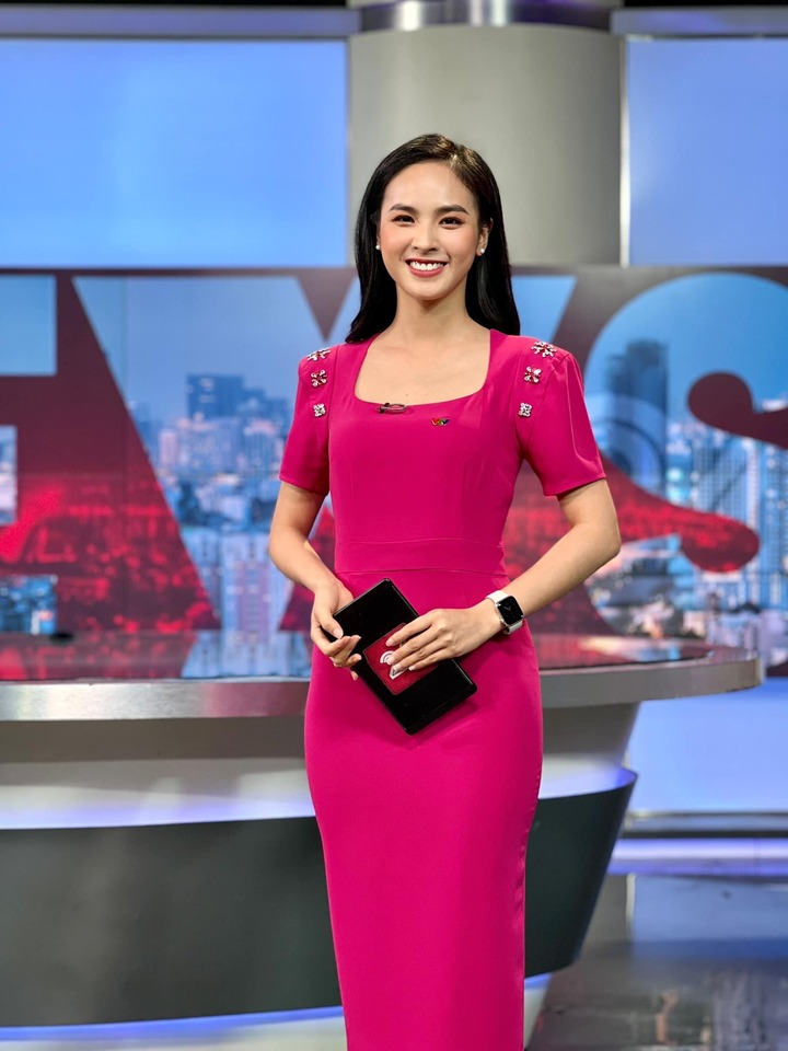 &Aacute; hậu Việt vừa nhận bằng thạc sĩ tại Mỹ: Học vấn nổi bật, từng l&agrave;m BTV của VTV - Ảnh 6.