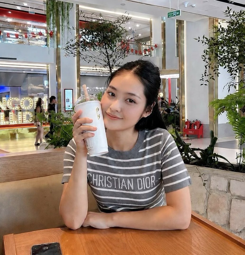 Nông Thúy Hằng và chồng Phó Giám đốc chào đón con trai đầu lòng hạnh phúc - Ảnh 5. Nông Thúy Hằng và chồng Phó Giám đốc chào đón con trai đầu lòng hạnh phúc - Ảnh 5.