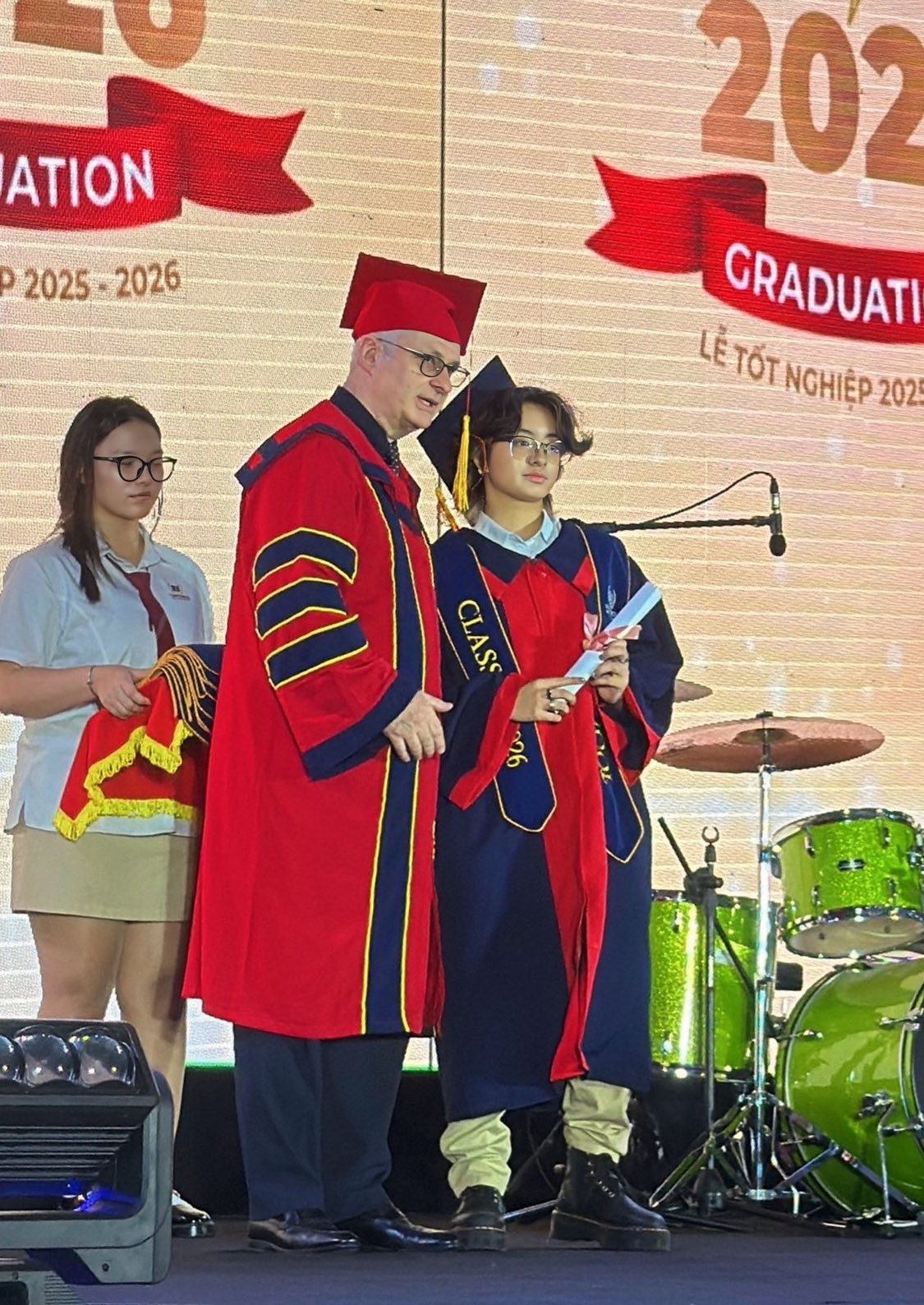Con gái cựu người mẫu Thúy Hằng tốt nghiệp THPT , diện mạo gây chú ý năm 2026 - Ảnh 4. Con gái cựu người mẫu Thúy Hằng tốt nghiệp THPT , diện mạo gây chú ý năm 2026 - Ảnh 4.