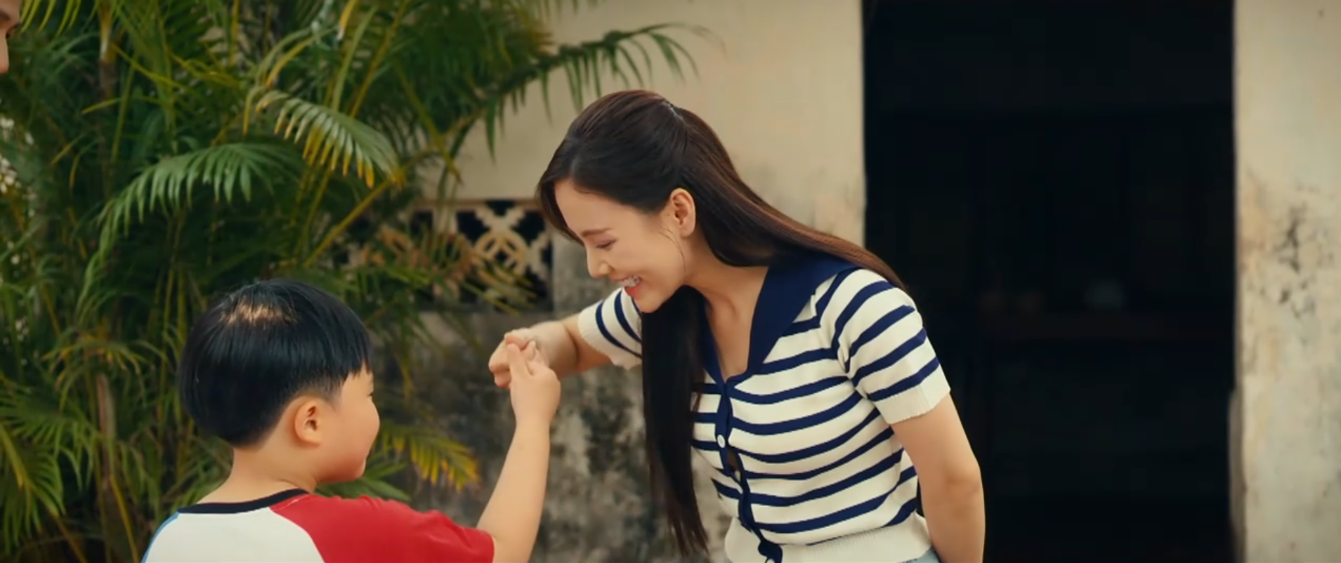 Ngược đường Ngược nắng: Trung xin ở rể nh&agrave; &ocirc;ng Ph&uacute;c v&agrave; c&aacute;i kết vi&ecirc;n m&atilde;n tại đ&igrave;nh t&uacute; - Ảnh 2.