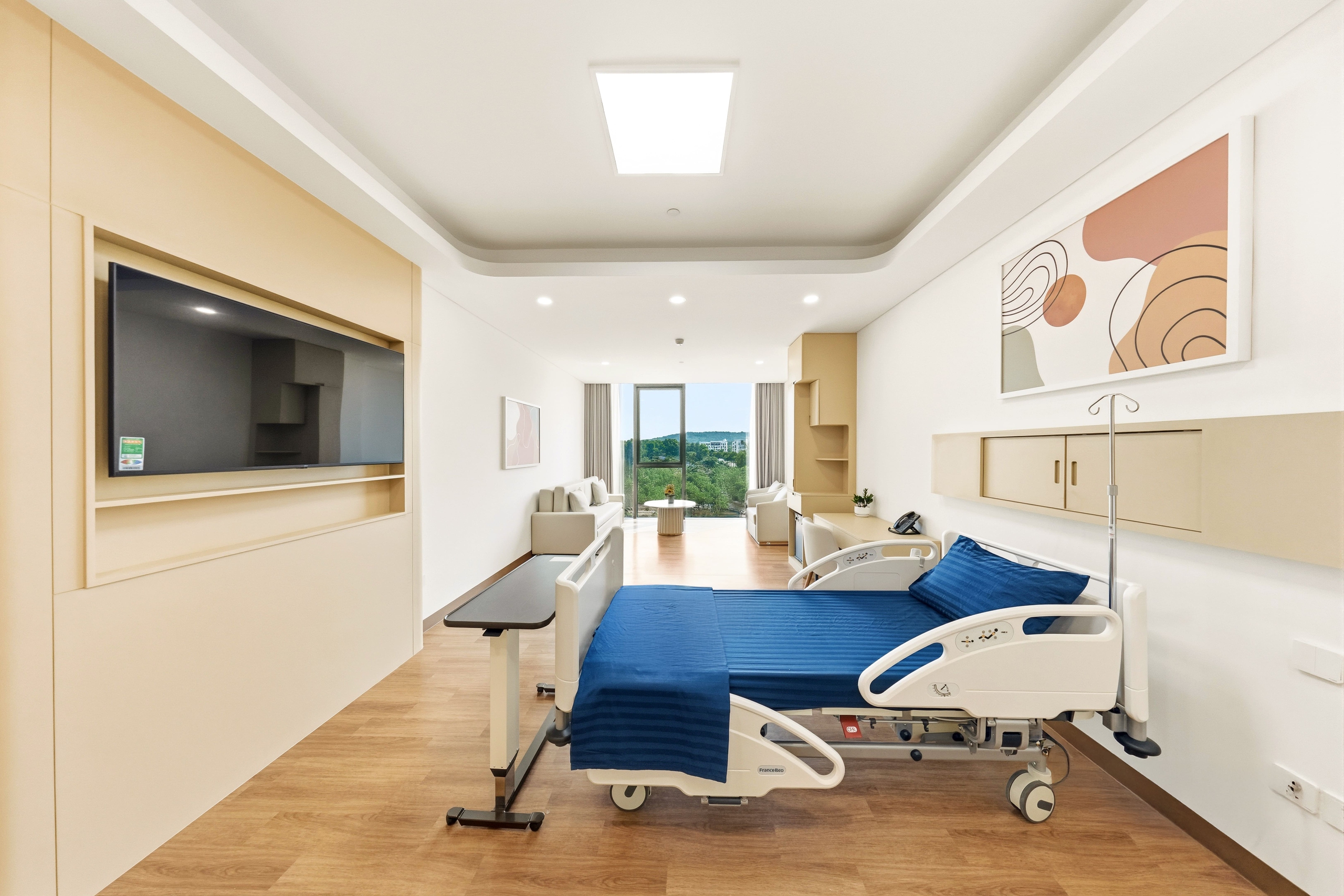 Chấn thương sọ não giữa kỳ nghỉ ở Phú Quốc: 2 giờ hội chẩn giữ bệnh nhân vượt qua giai đoạn nguy hiểm - Ảnh 3. Chấn thương sọ não giữa kỳ nghỉ ở Phú Quốc: 2 giờ hội chẩn giữ bệnh nhân vượt qua giai đoạn nguy hiểm - Ảnh 3.