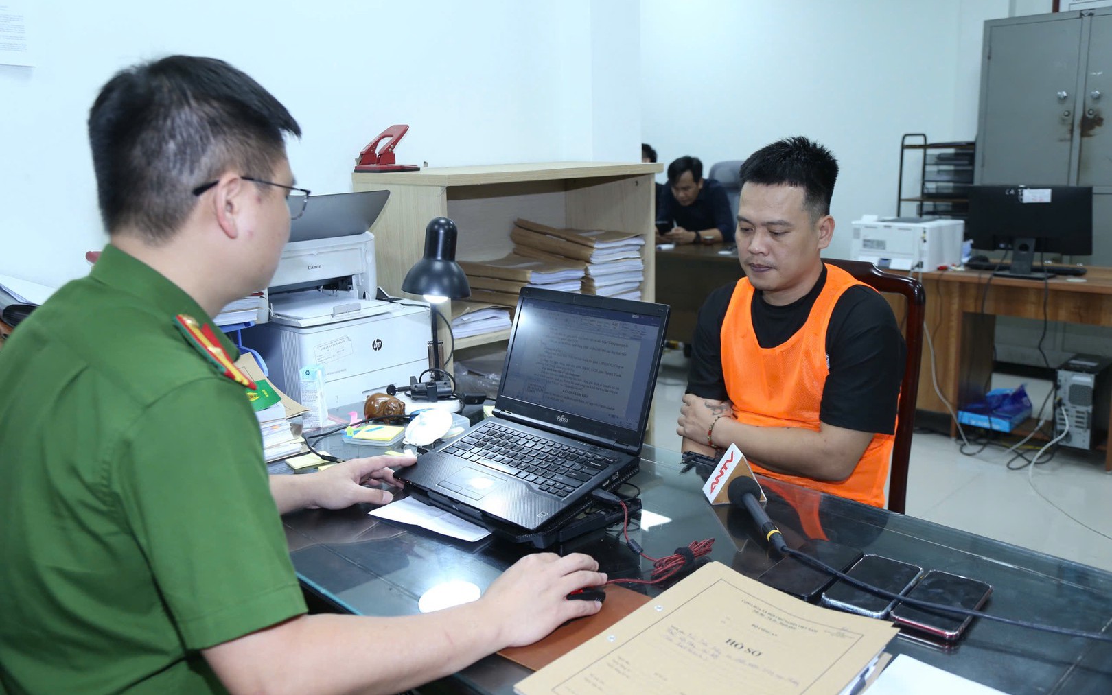 Bắc Ninh: Đường dây phát sóng bóng đá lậu lớn, bình luận viên nhận lương 50-70 triệu