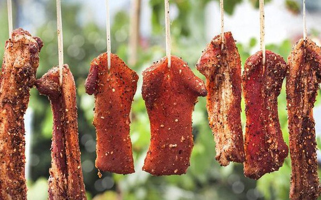 C&aacute;i kết dở kh&oacute;c dở cười của cặp đ&ocirc;i phơi thịt một nắng: Để sản phẩm ngon l&agrave;nh đảm bảo sức khỏe cần khắc phục 2 điều quan trọng