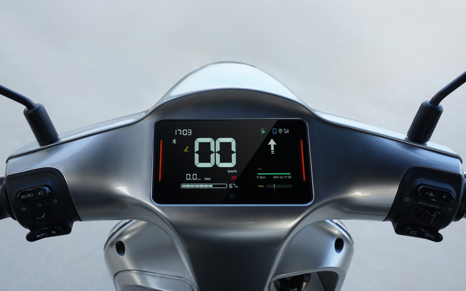Thử đi xe m&aacute;y điện gi&aacute; 29,9 triệu đồng ở Việt Nam đi 200 km/lần sạc, tăng tốc cực bốc, c&ocirc;ng nghệ như &ocirc; t&ocirc;, rẻ hơn Vision - Ảnh 1.