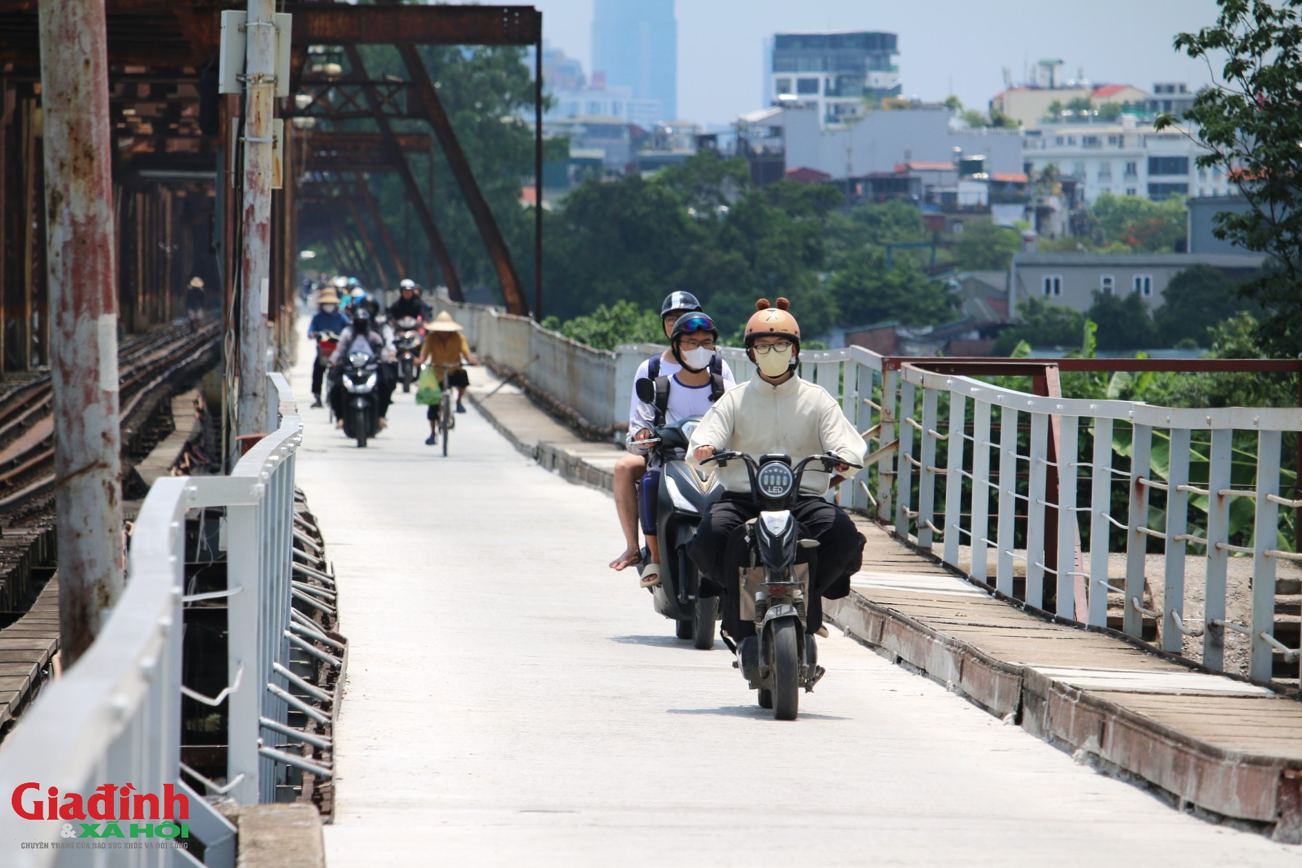 H&agrave; Nội: Diện mạo mới của cầu Long Bi&ecirc;n trong ng&agrave;y đầu ti&ecirc;n th&ocirc;ng xe trở lại - Ảnh 4.