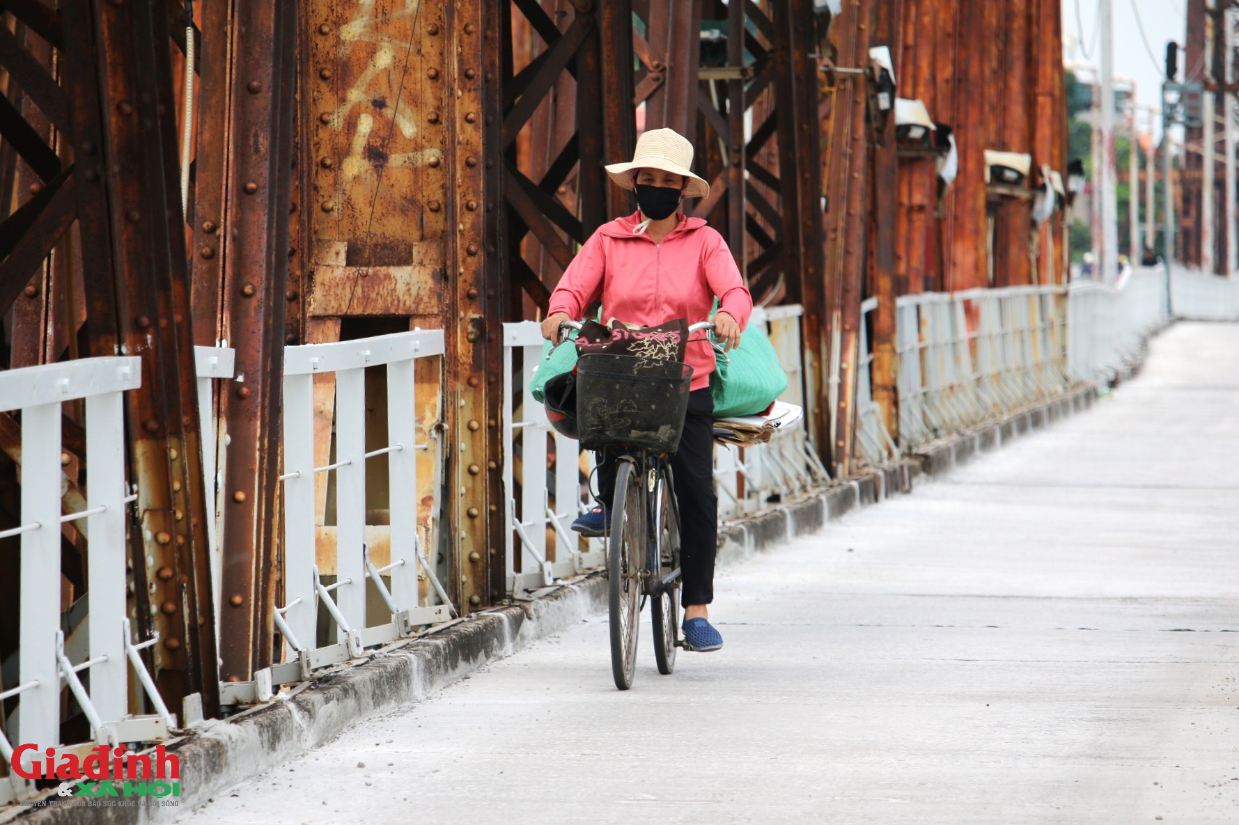 H&agrave; Nội: Diện mạo mới của cầu Long Bi&ecirc;n trong ng&agrave;y đầu ti&ecirc;n th&ocirc;ng xe trở lại - Ảnh 12.