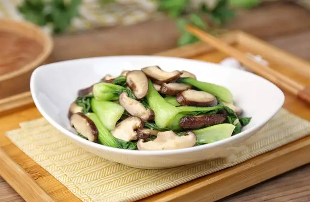 5 m&oacute;n rau ngon, tươi m&aacute;t n&ecirc;n lu&acirc;n phi&ecirc;n ăn để tiếp th&ecirc;m sinh lực v&agrave; ho&agrave;n hảo để vượt qua m&ugrave;a h&egrave; n&oacute;ng bức - Ảnh 2.