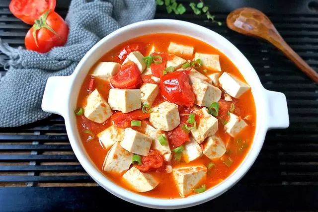 Loại rau n&agrave;y đang v&agrave;o m&ugrave;a v&agrave; rất hợp nấu c&ugrave;ng nhiều nguy&ecirc;n liệu th&agrave;nh c&aacute;c m&oacute;n ngon, ăn thường xuy&ecirc;n gi&uacute;p chống oxy ho&aacute;, đẹp da, chống nắng m&ugrave;a h&egrave; - Ảnh 5.