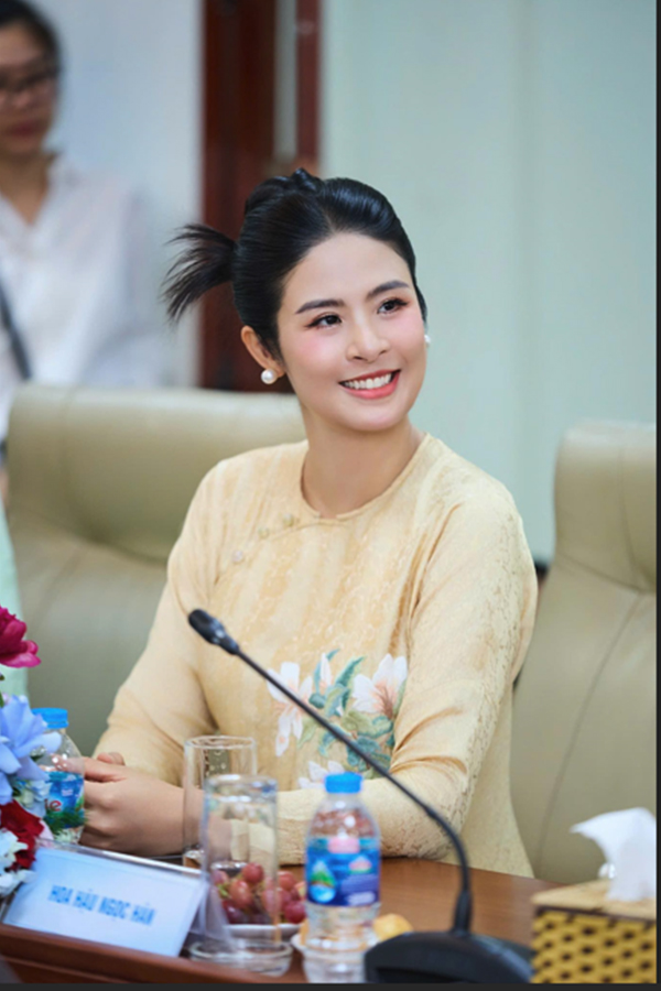 Sau 16 năm đăng quang HHVN, người đẹp H&agrave; th&agrave;nh n&agrave;y vẫn giữ được sắc v&oacute;c trẻ trung nhờ giảm c&acirc;n đ&uacute;ng c&aacute;ch - Ảnh 9.