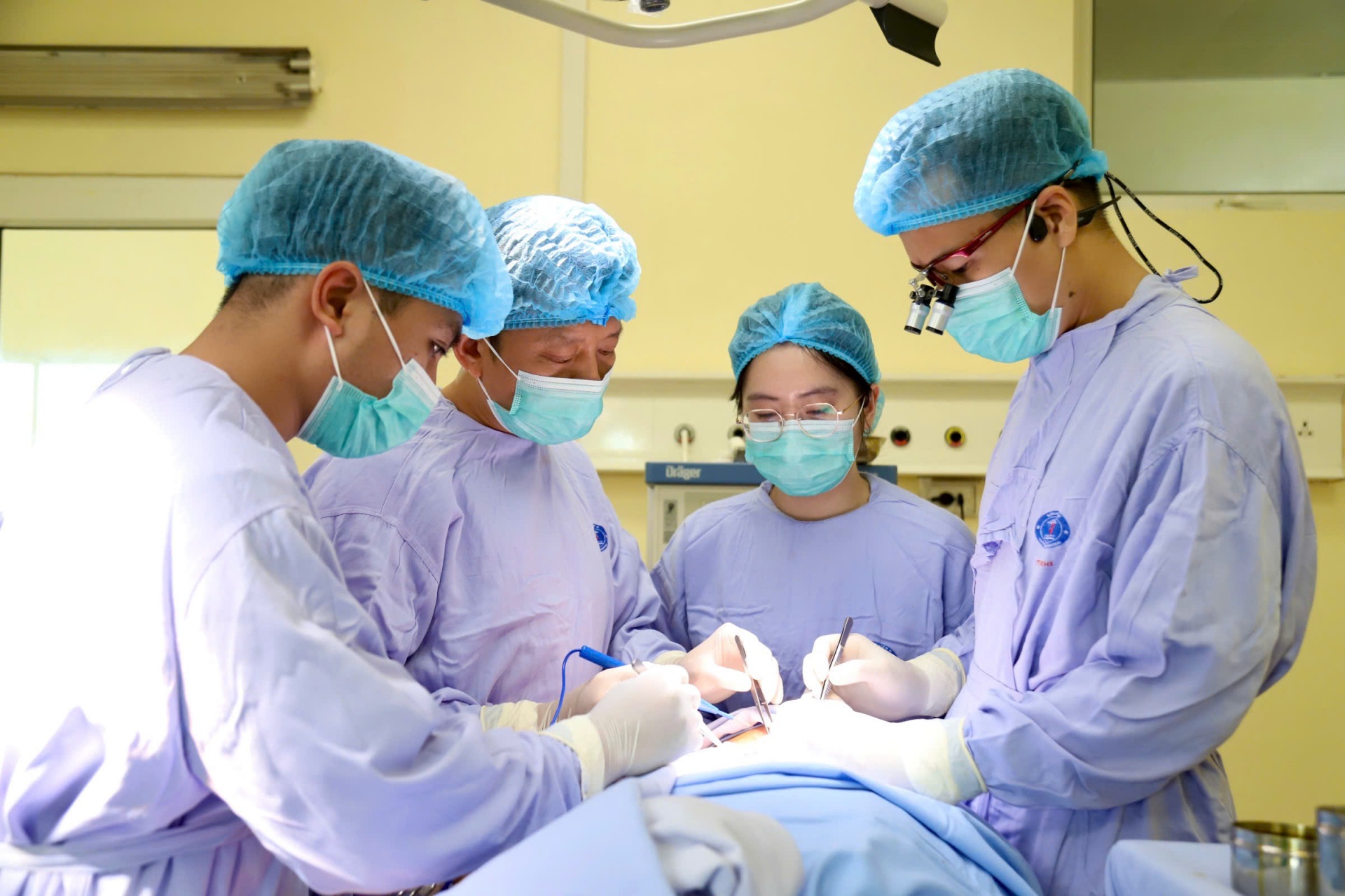 Người đàn ông 33 tuổi phát hiện ung thư lưỡi sau 4 - Ảnh 1. Người đàn ông 33 tuổi phát hiện ung thư lưỡi sau 4 - Ảnh 1.